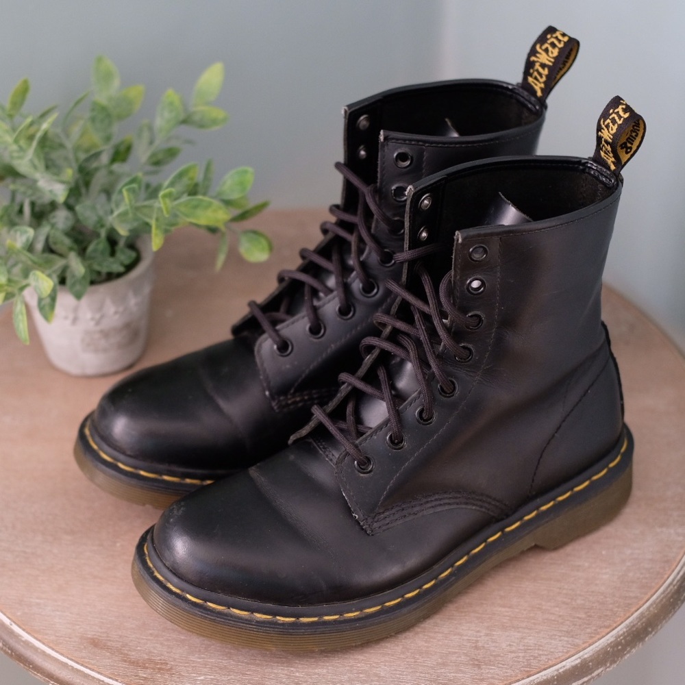 Dr. Martins Smooth 1460W Combat Boots